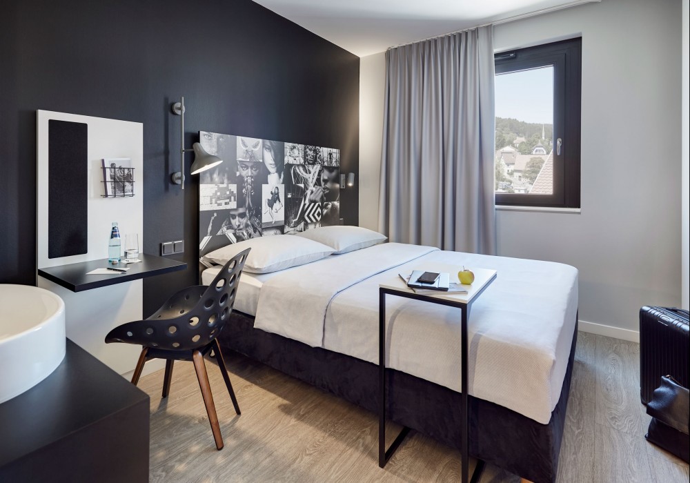modern hotel room, overnight stay, room category, cosy sleeping